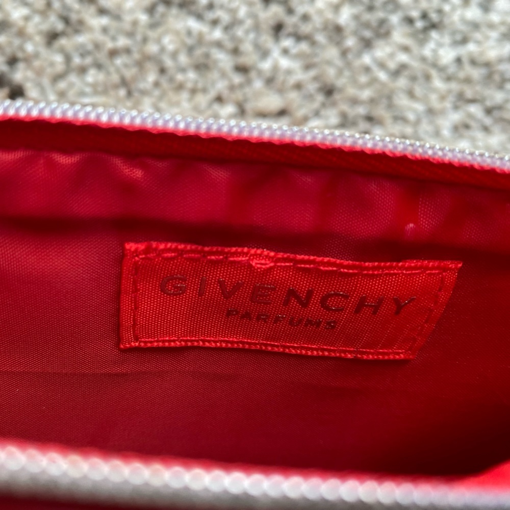 Givenchy red makeup pouch - Picture 6 of 8